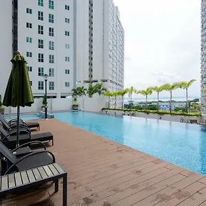 Апартаменты Straits Garden Suites,